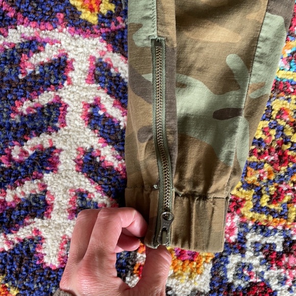 Levi cropped camo pants - Picture 2 of 4